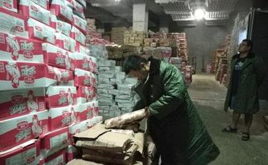 冰火两重天 市管局开展夏季冷冻食品与家禽销售专项检查